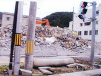 岩手県釜石市市街地。姿を残している建物はわずか。大半はくずれ、ガレキと化していた。